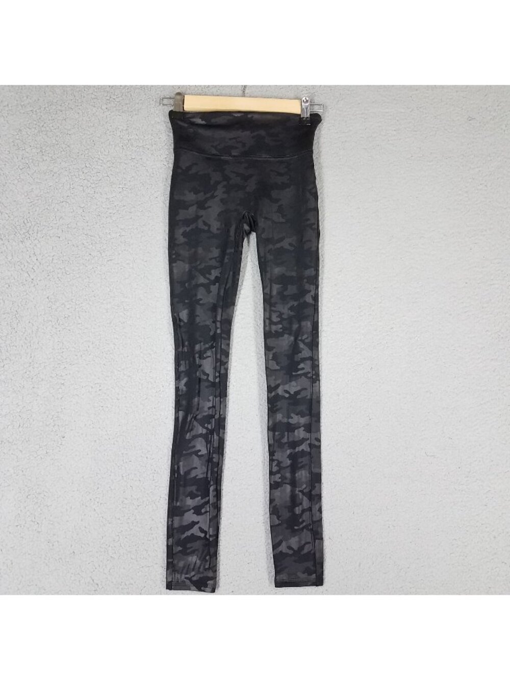 Spanx Camo Leggings Women's XS Black Shiny Slimming Ankle 26.5" Casual Pull On